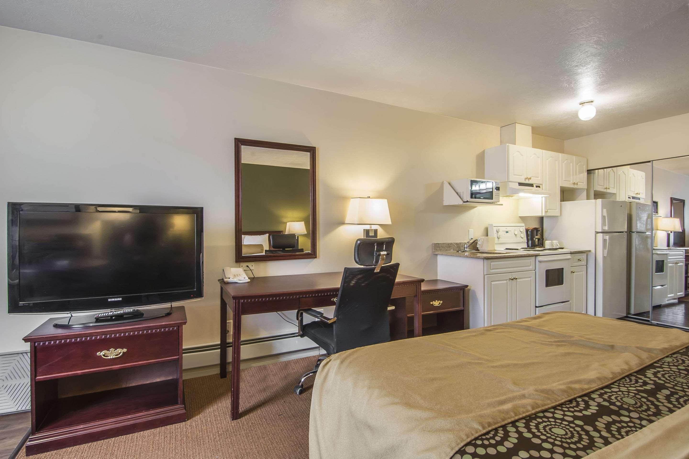 Econo Lodge Inn & Suites High Level Exteriör bild