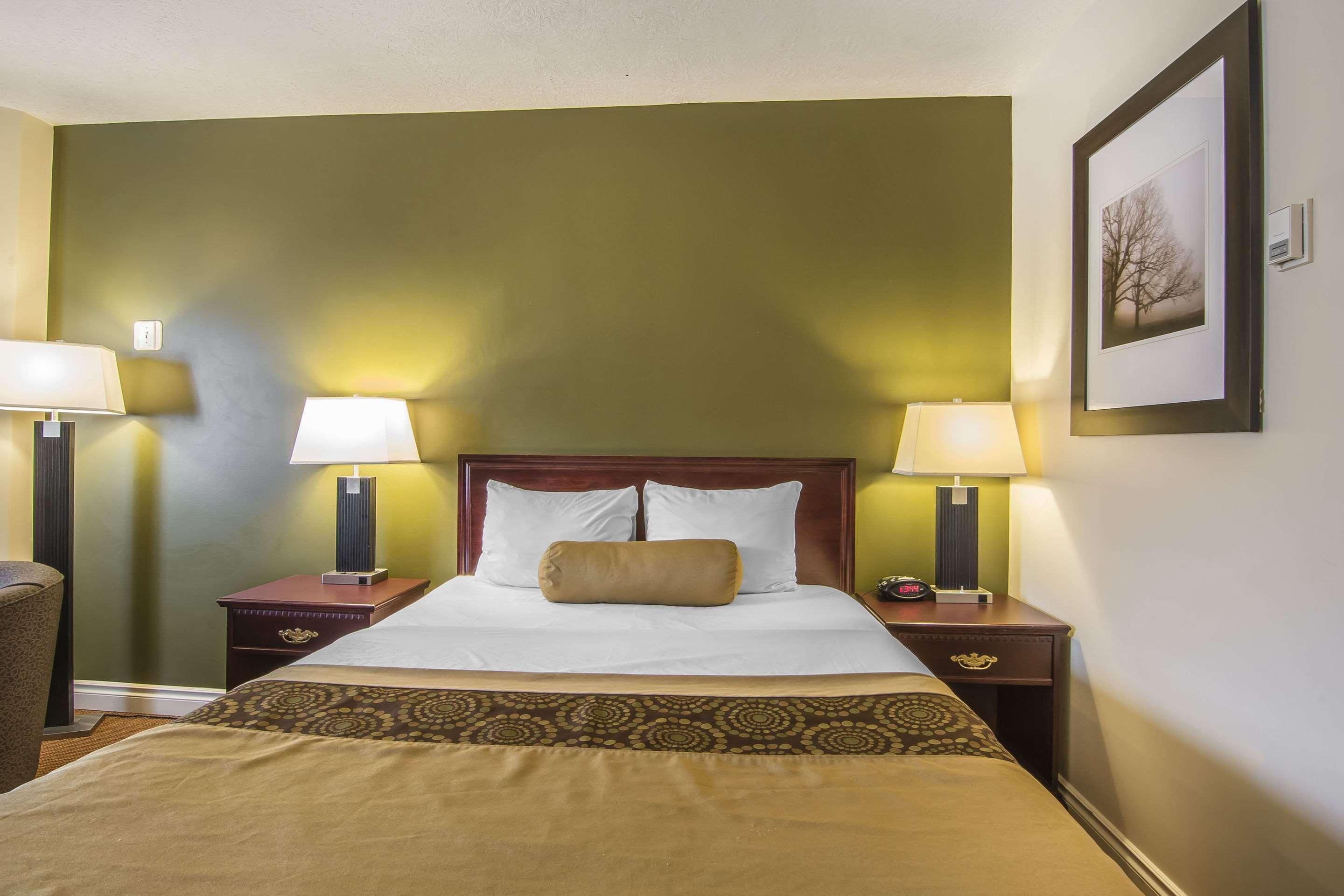 Econo Lodge Inn & Suites High Level Exteriör bild