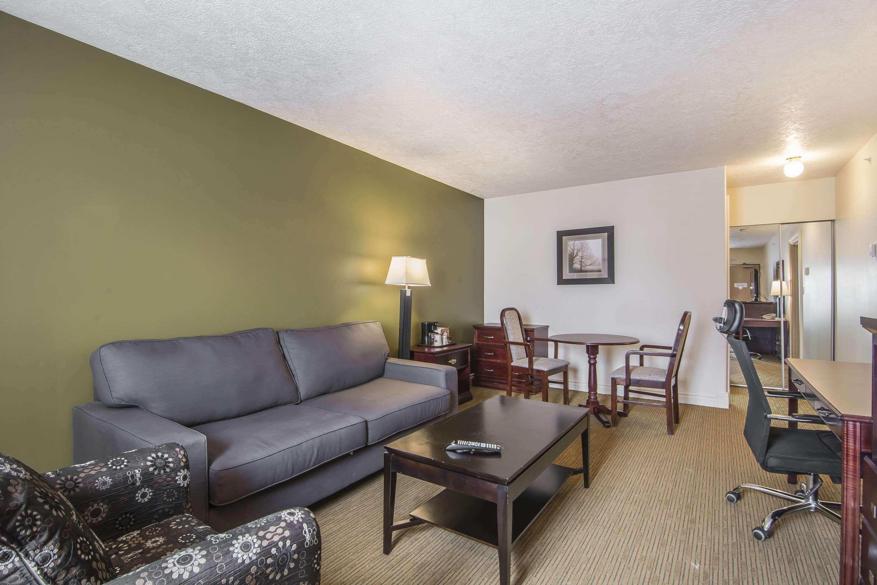 Econo Lodge Inn & Suites High Level Exteriör bild