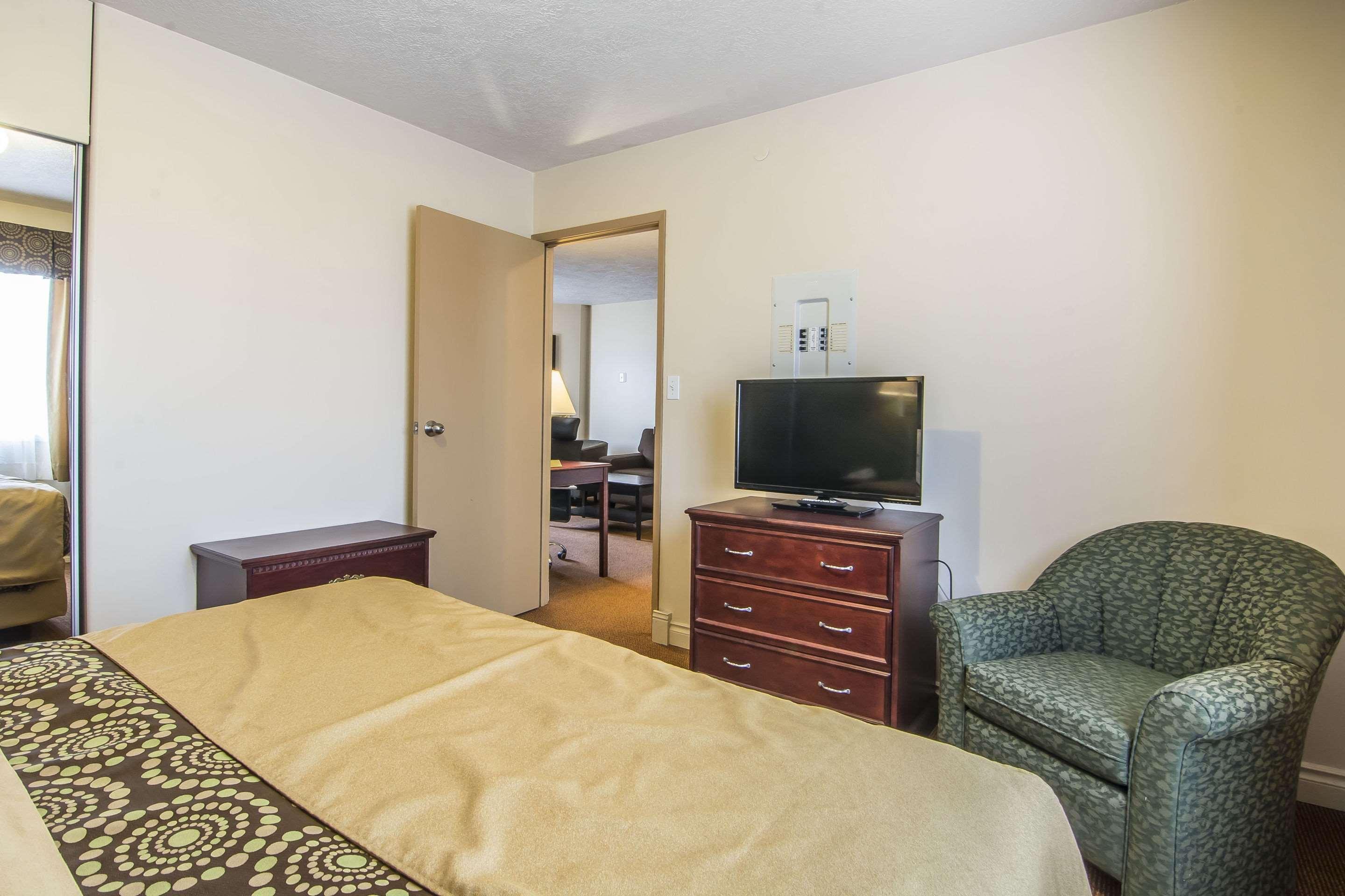 Econo Lodge Inn & Suites High Level Exteriör bild
