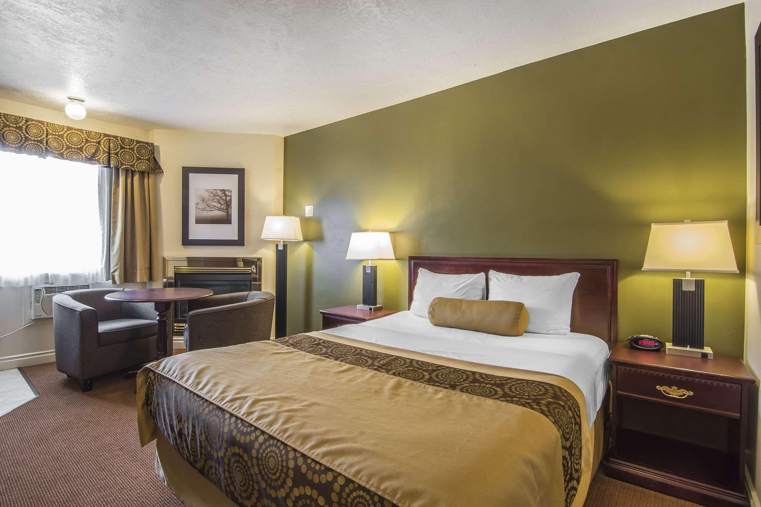 Econo Lodge Inn & Suites High Level Exteriör bild
