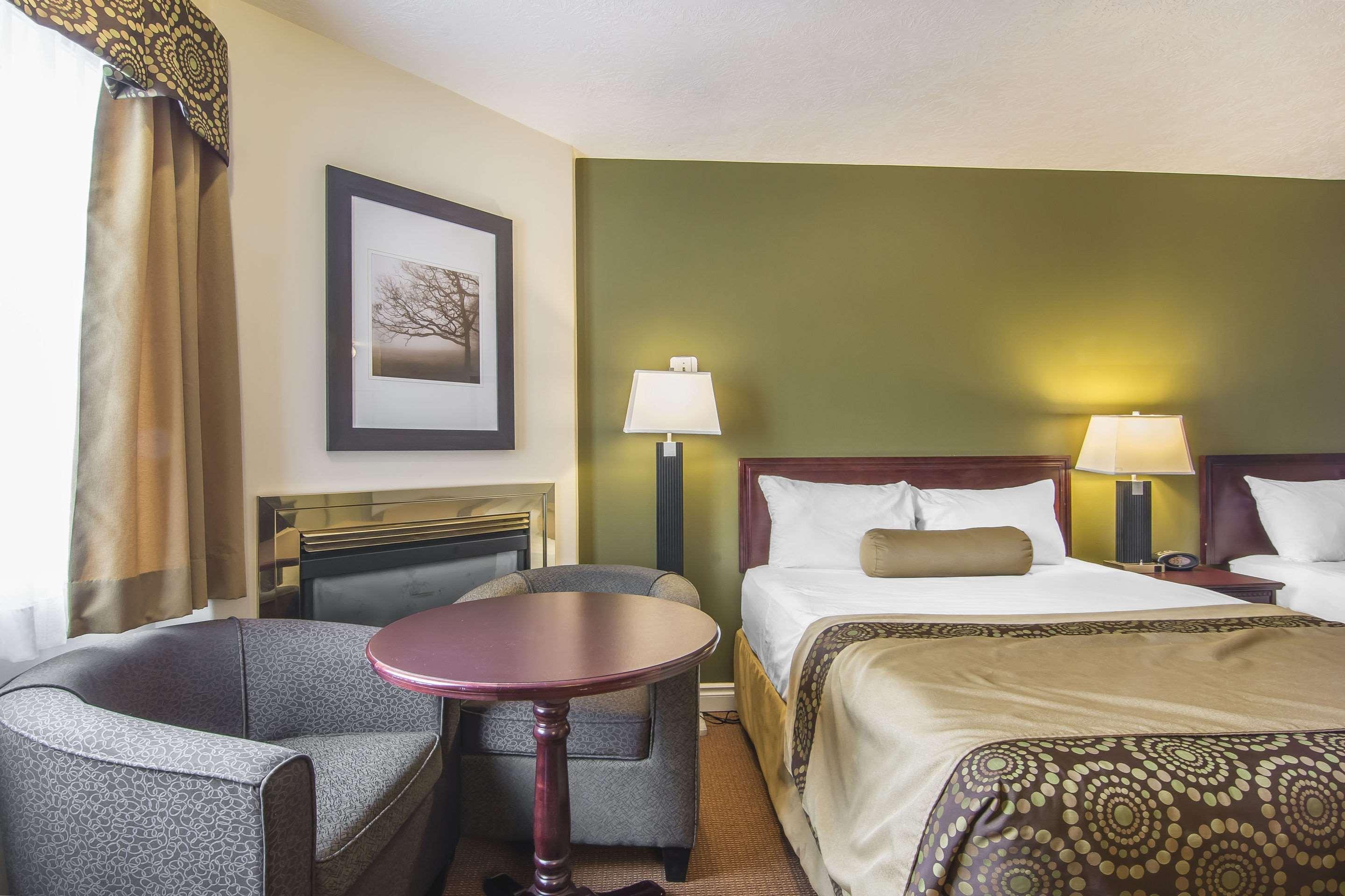 Econo Lodge Inn & Suites High Level Exteriör bild