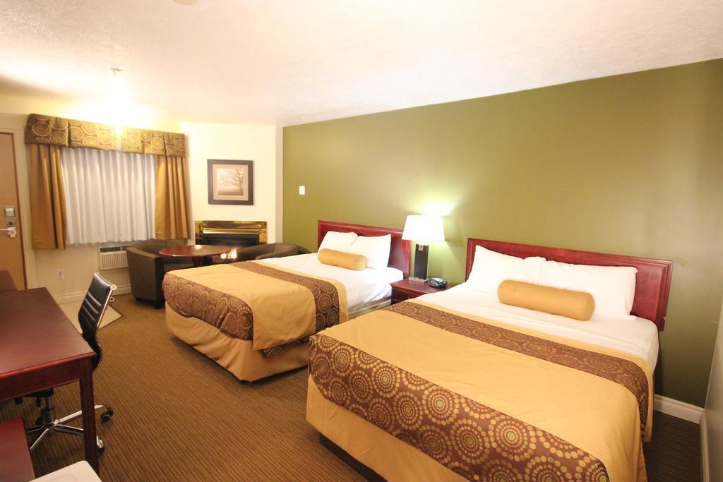 Econo Lodge Inn & Suites High Level Exteriör bild
