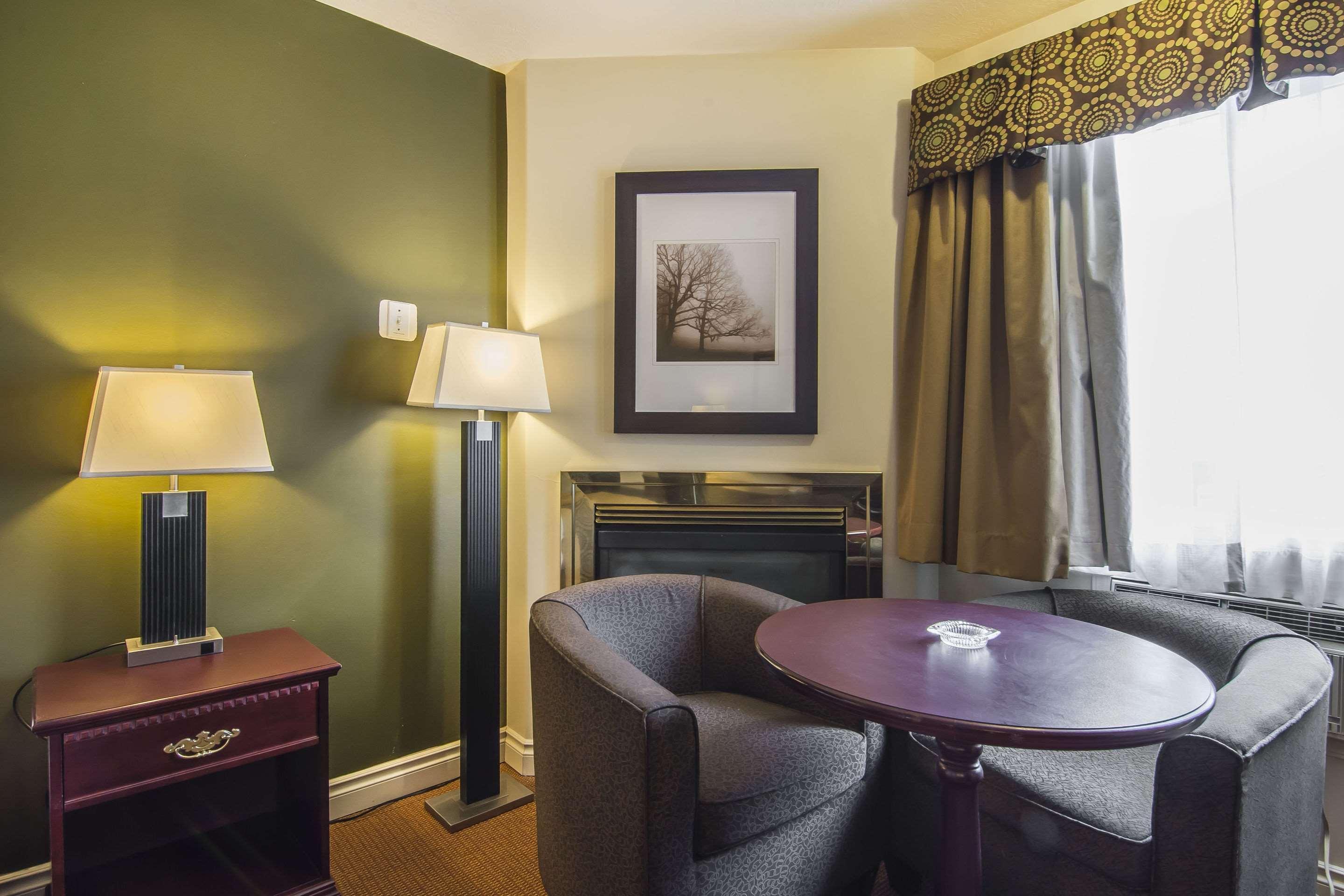 Econo Lodge Inn & Suites High Level Exteriör bild