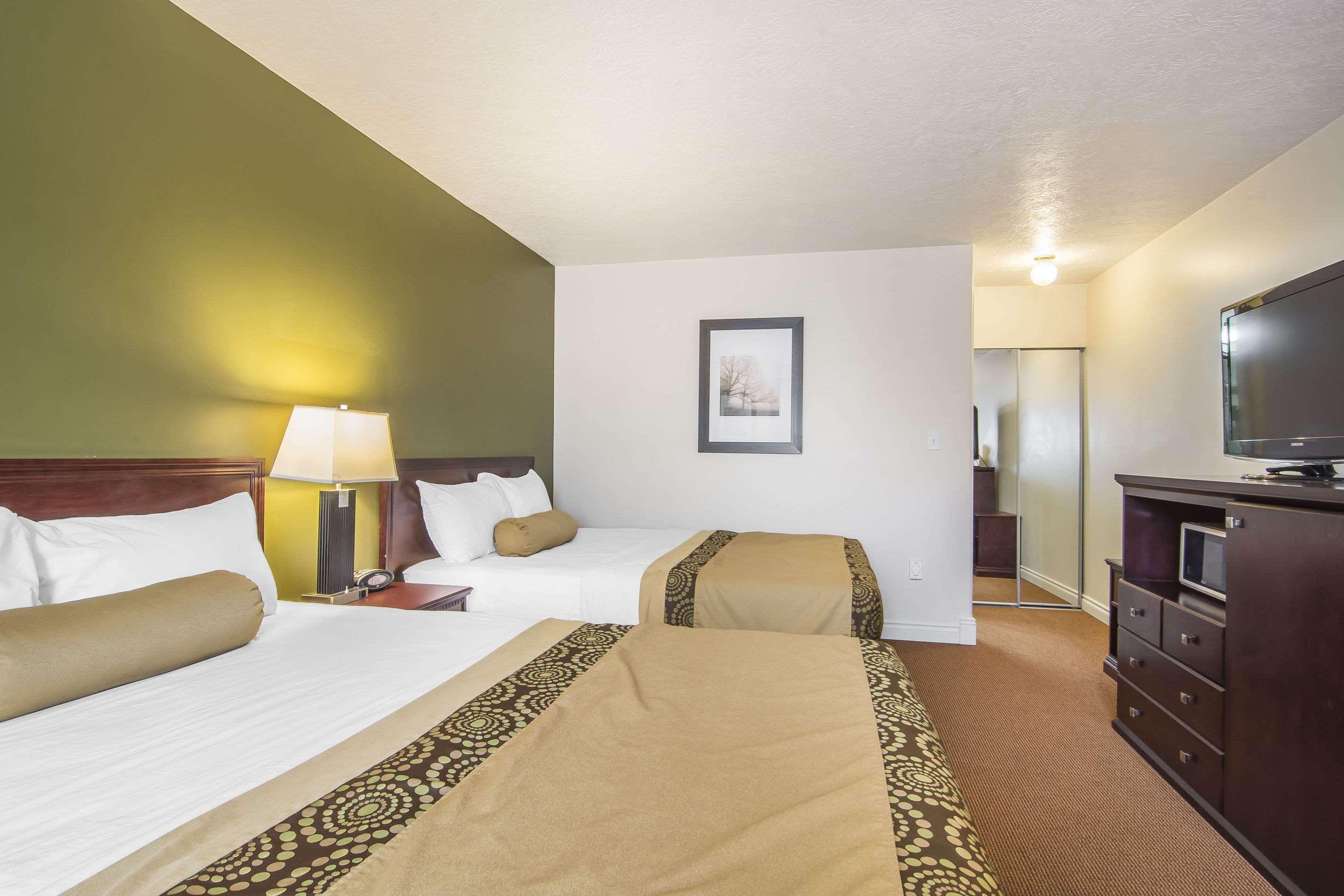 Econo Lodge Inn & Suites High Level Exteriör bild