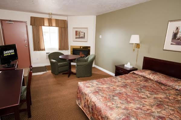 Econo Lodge Inn & Suites High Level Exteriör bild